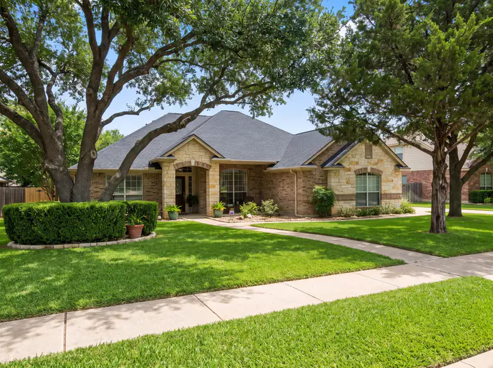 Updated ranch with a deep backyard, Cedar Park